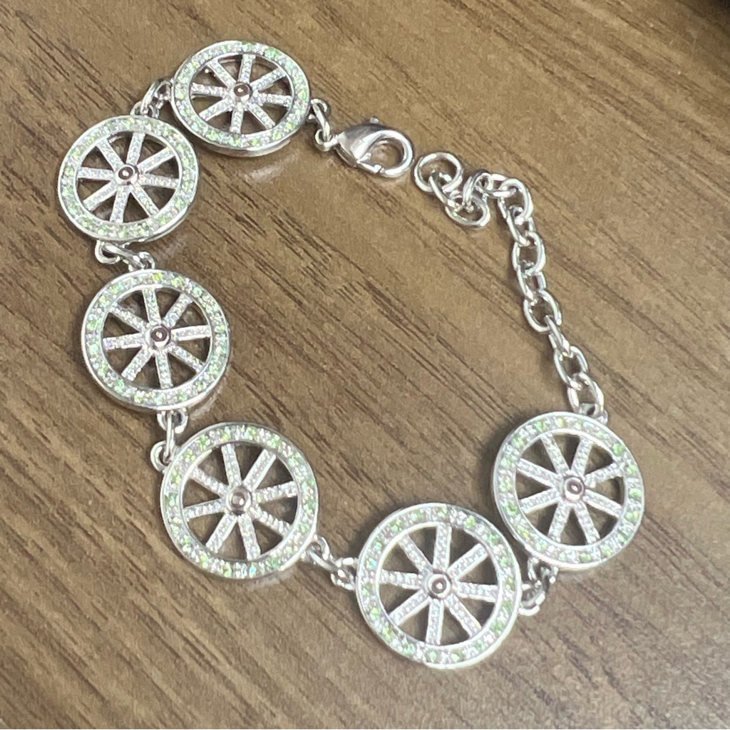 Montana Silversmiths Elegant Silver And Green Wheel Bracelet 19$